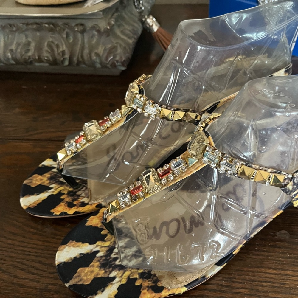 Beautiful jeweled sandals. Superb condition.